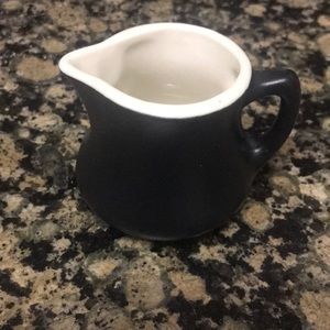 Black creamer